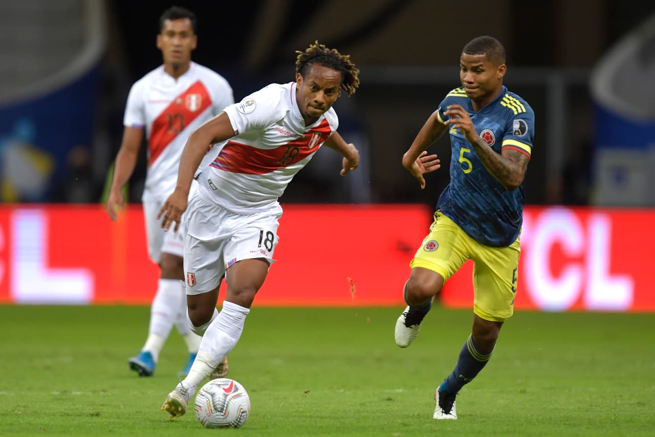 Perú arrancó el partido con mayores oportunidades de peligro. Yoshimar Yotún fue el primero en avisar con un potente disparo de fuera del área que se fue desviado.