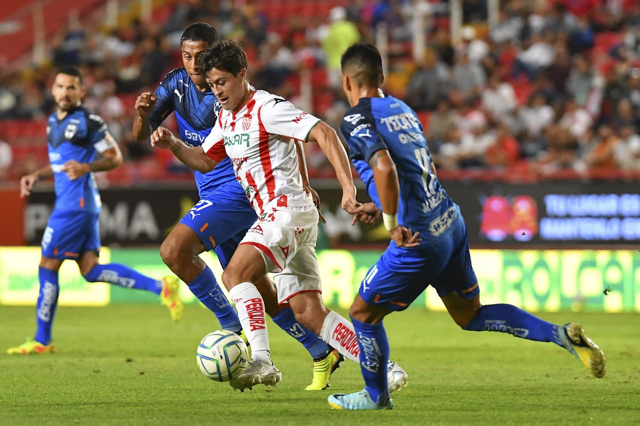 Con goles de Rodrigo Aguirre y Ponchito González, Monterrey vino de atrás para vencer 1-2 al Necaxa y treparse de forma momentánea en la cima del Apertura 2022.