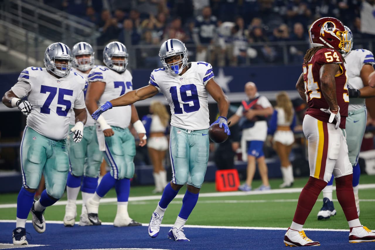 En el juego de la tarde, los Dallas Cowboys superaron 31-23 a los Washington Redskins. Amari Cooper (19) se lució con ocho recepciones para 180 yardas y dos touchdowns, un juego memorable.