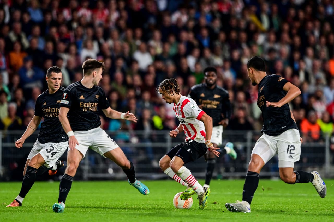 El cuadro de PSV Eindhoven derrotó 2-0 de local al Arsenal en la UEFA Europa League; Betis gana sin Guardado al Ludogorets y Braga cae ante Union Berlín sin Lainez.
