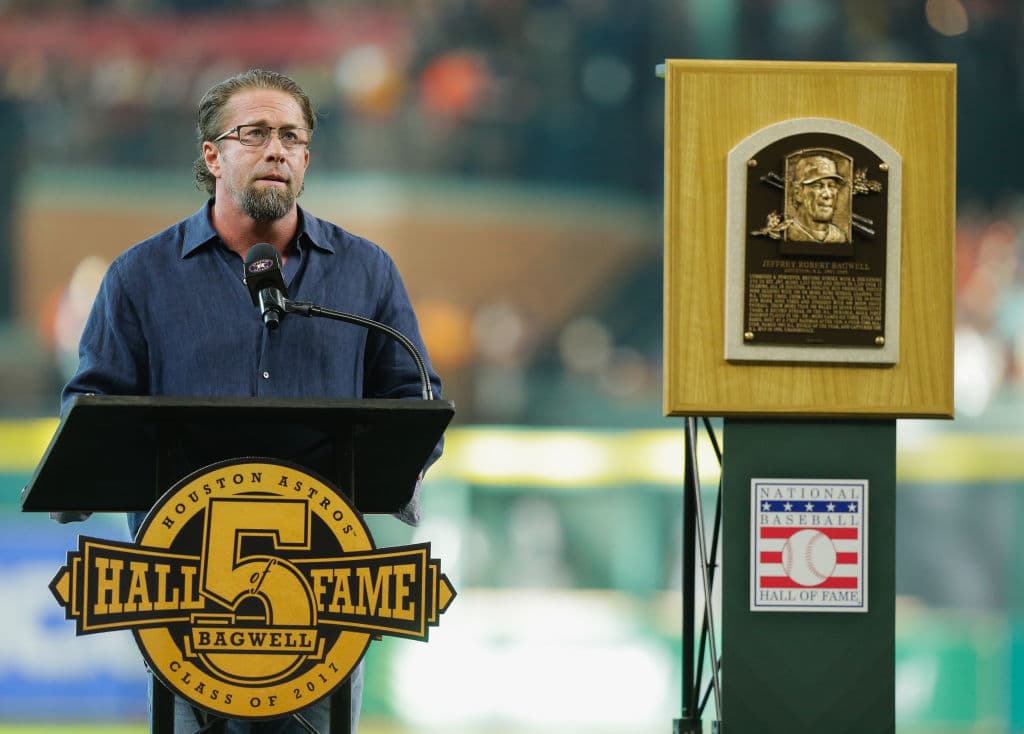 Bagwell llevó a los Astros a la Serie Mundial de 2005, aunque la perdieron, sin embargo, fue uno de los símbolos de la organización de Houston, donde estuvo desde 1991 hasta 2005, cuando se retiró. En 2017 fue exaltado al Salón de la Fama de béisbol.