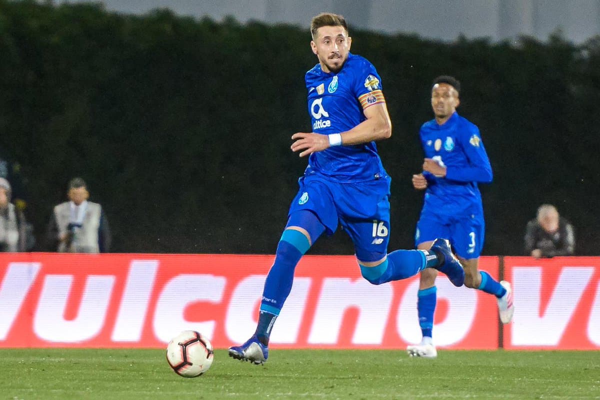 El mexicano Héctor Herrera una vez más fue el capitán de los Dragones en el terreno de juego.