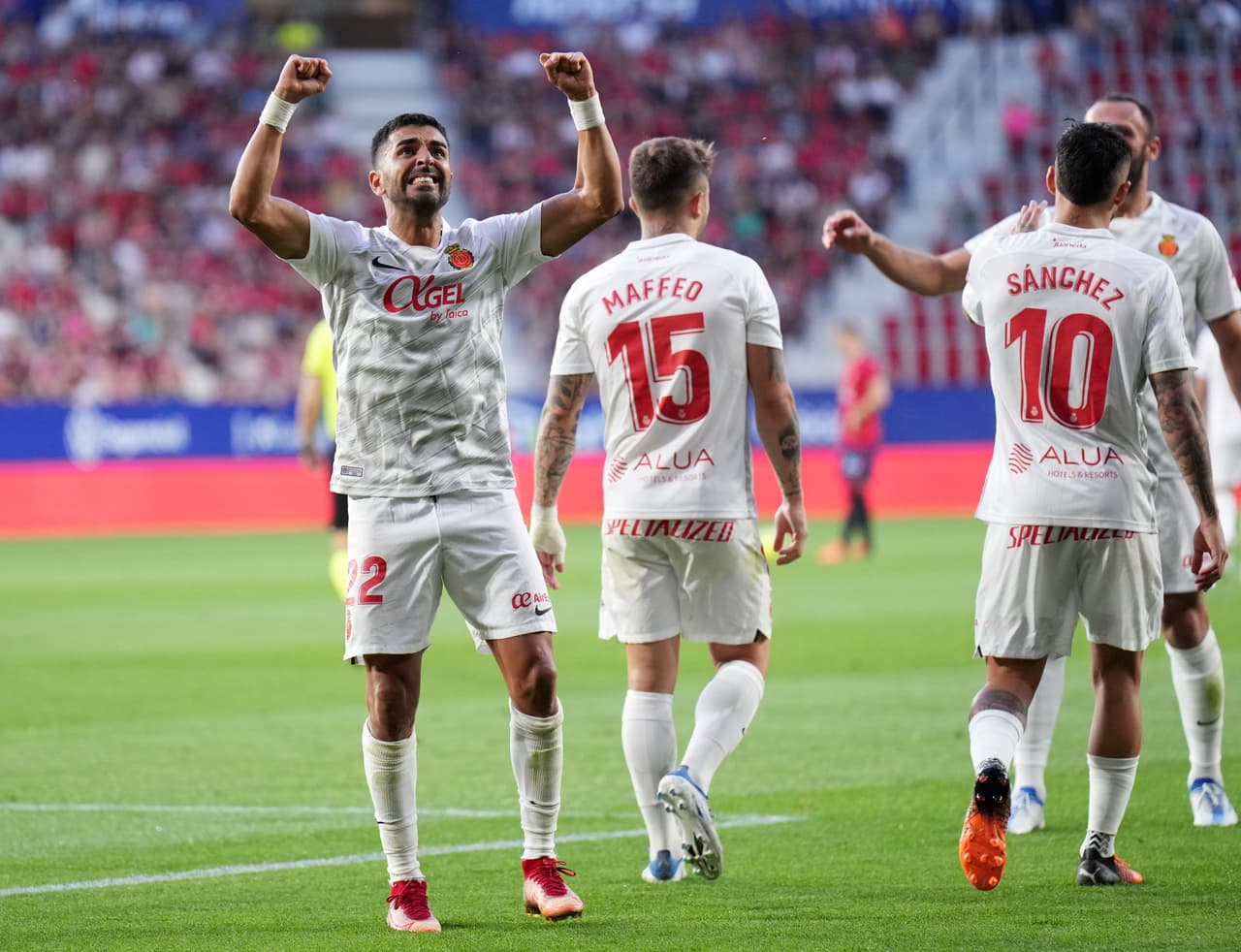 Mallorca sacó el triunfo en su visita al Osasuna y consiguieron mantenerse en Primera División.