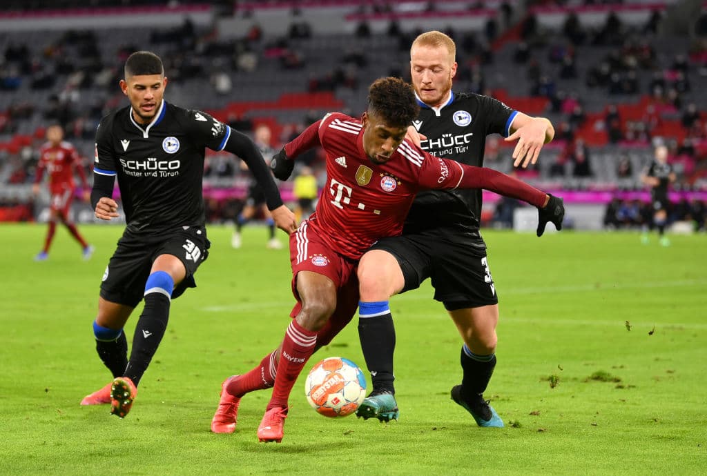 FC Koln sorprende al Borussia Moenchengladbach y les pegan 4-1, Augsburg le roba la victoria al Hertha en el último minuto y empatan 1-1, Hoffenheim no se toca el corazón y golean 3-6 al Greuther Furth, Bochum remonta el Freiburg y se imponen 2-1, en el regreso de Haaland, el Borussia le pega 1-3 al Wolfsburg y el Bayern cierra el día en victoria 1-0 sobre el Arminia Bielefeld.