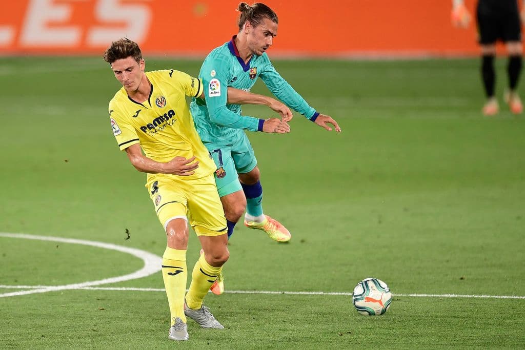 A Antoine Griezmann se le va activo y con ganas en el partido, el francés busca todas las pelotas como nunca se le había visto.