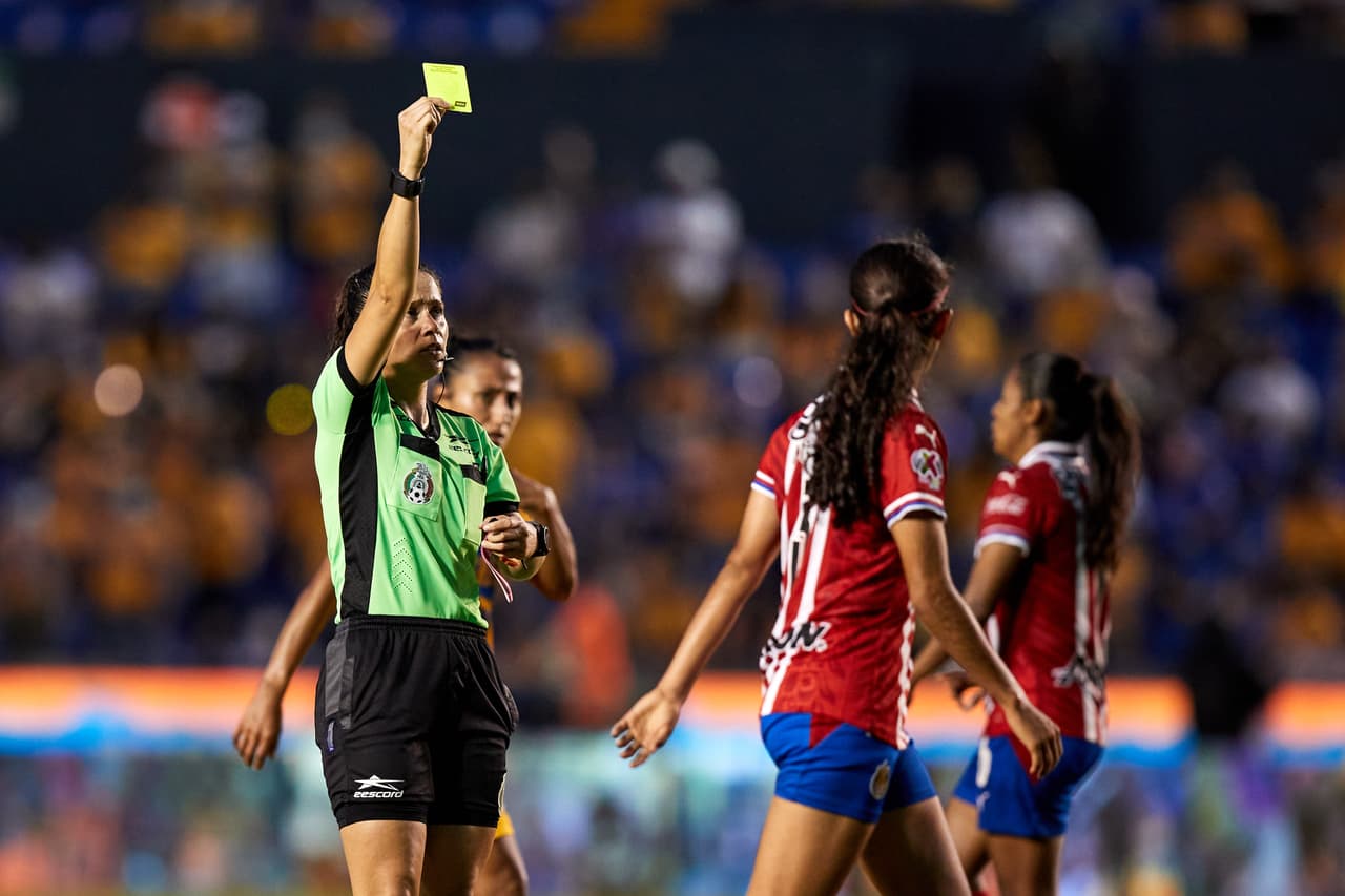 Tigres no dio oportunidad a las Chivas para reaccionar y con un contundente triunfo en la vuelta consiguió el bicampeonato.