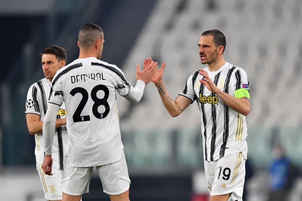 Juventus queda eliminado, por tercer año consecutivo, de la UEFA Champions League. Esta vez el Porto hizo la hazaña y, en tiempo extra, con gol de Sergio Oliveira, calificó a su equip a cuartos de final. El mexicano Jesús 'Tecatito' Corona, fue titular y participó durante todo el encuentro. El marcador del partido fue 3-2, pero fue el global el que le dio el pase a los 'Dragones Azules'.