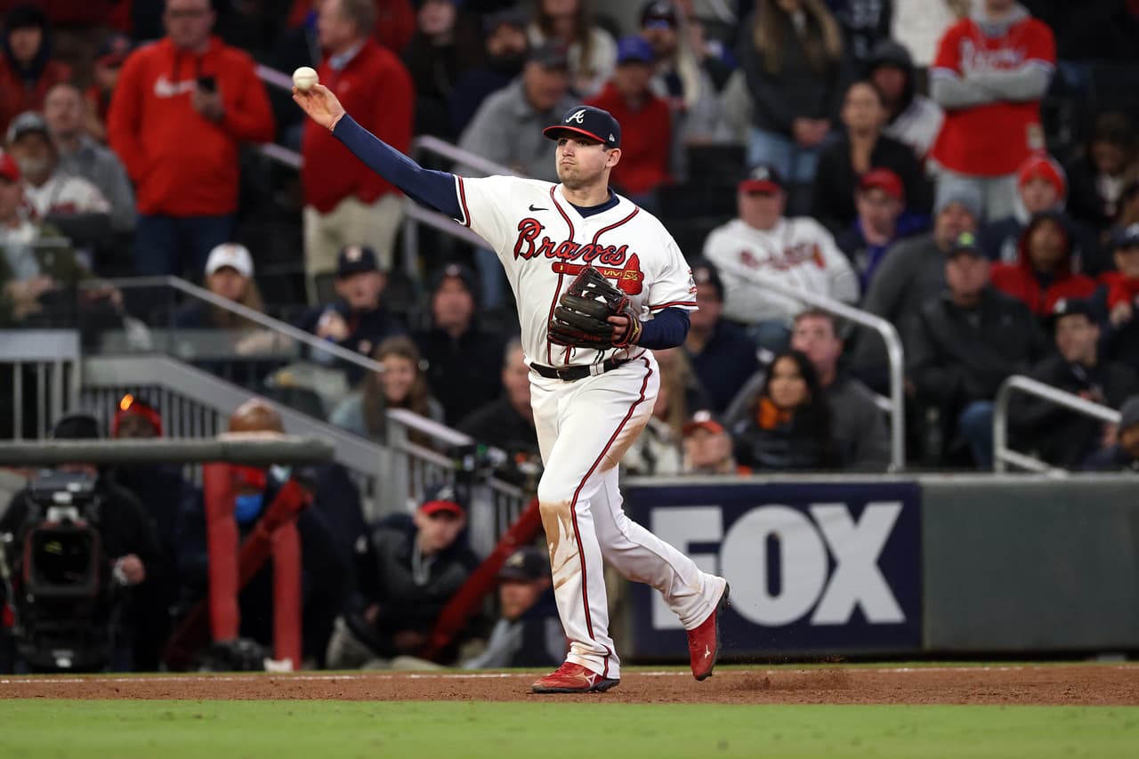 Los Astros lograron una remontada para ganar el quinto juego de la Serie Mundial con lo que evitaron que Atlanta se coronara ante su gente.