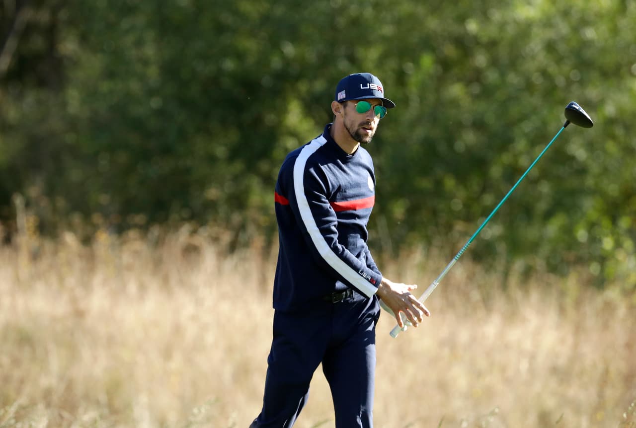 A la leyenda de natación, Michael Phelps, se le vio jugando en Francia golf.