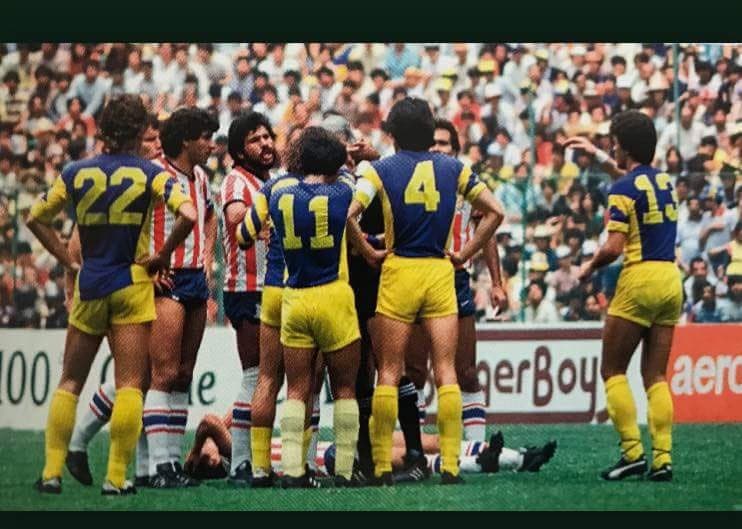 <b>Su romance con el América inició con un partido ante Chivas</b>
<br>Durante un encuentro en el Azteca contra Guadalajara, el estadio se llenó de pañuelos blancos y ahí nació el amor entre el chileno y el América.