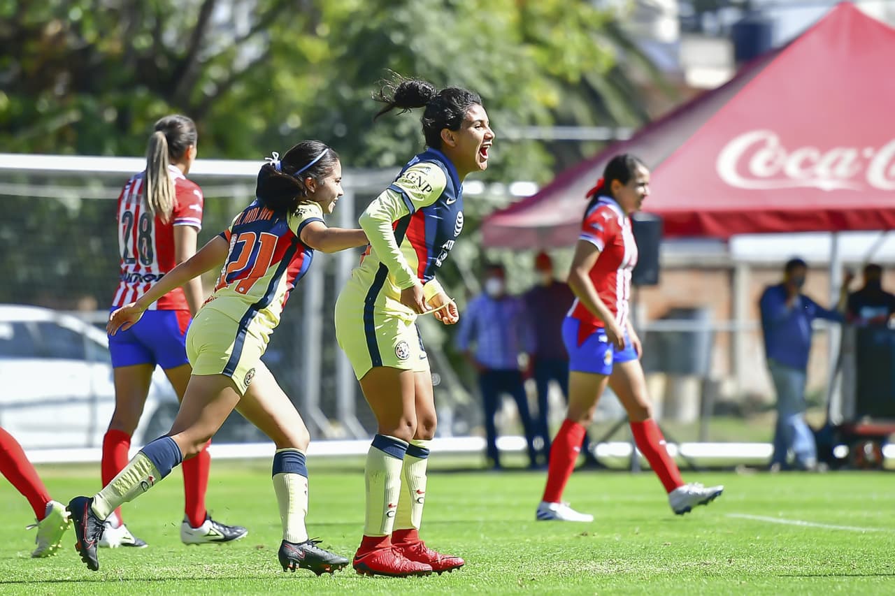 El rebaño tuvo oportunidades de gol, pero no concretaron. El tanto cayó de una jugada prefabricada para que Casandra Cuevas clavara el balón al fondo de la red con un firme testarazo.