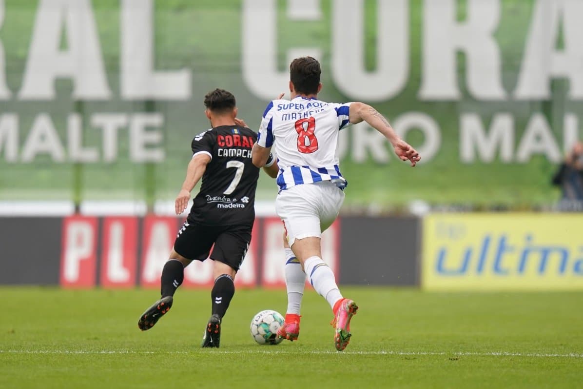 Porto se impone ante CD Nacional con marcador de 1-0 en la Primeira Liga. El gol fue por parte de Mehdi Taremi al minuto 20, quien ha sido goleador en los últimos tres encuentros de los 'Dragones Azules'. La escuadra del mexicano Jesús 'Tecatio' Corona sigue ocupando la segunda posición dentro de la liga portuguesa.