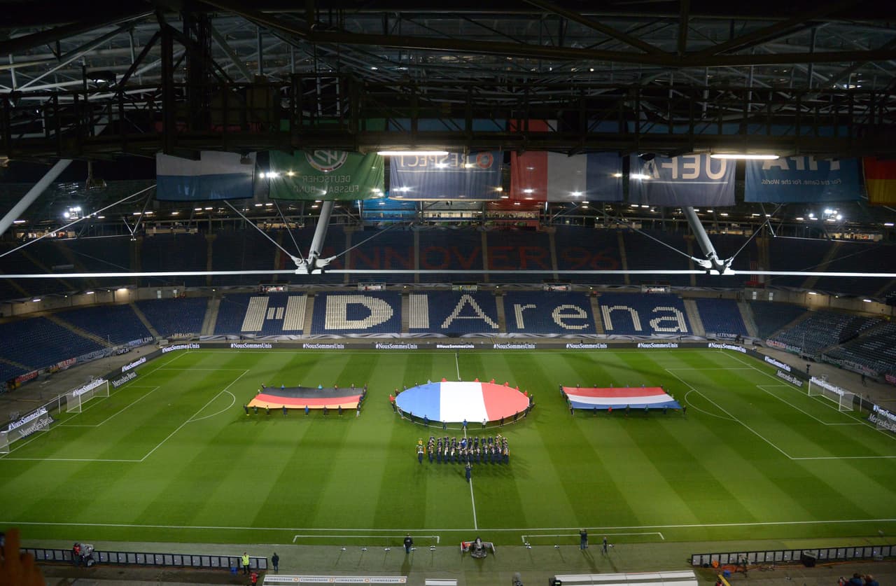 El partido Alemania-Holanda es suspendido por "una amenaza de explosión"