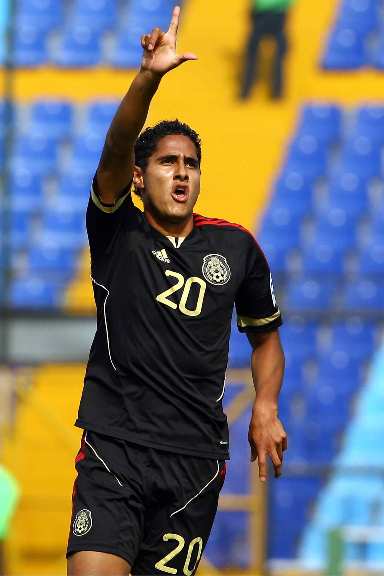 Izazola es el típico extremo surgido de Pumas:
<b>rápido, gambetero y dinámico.</b>