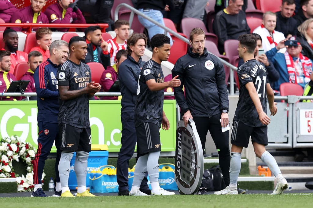 Compañero de Marcelo Flores en Sub-18 del Arsenal debuta en Premier a los 15 años