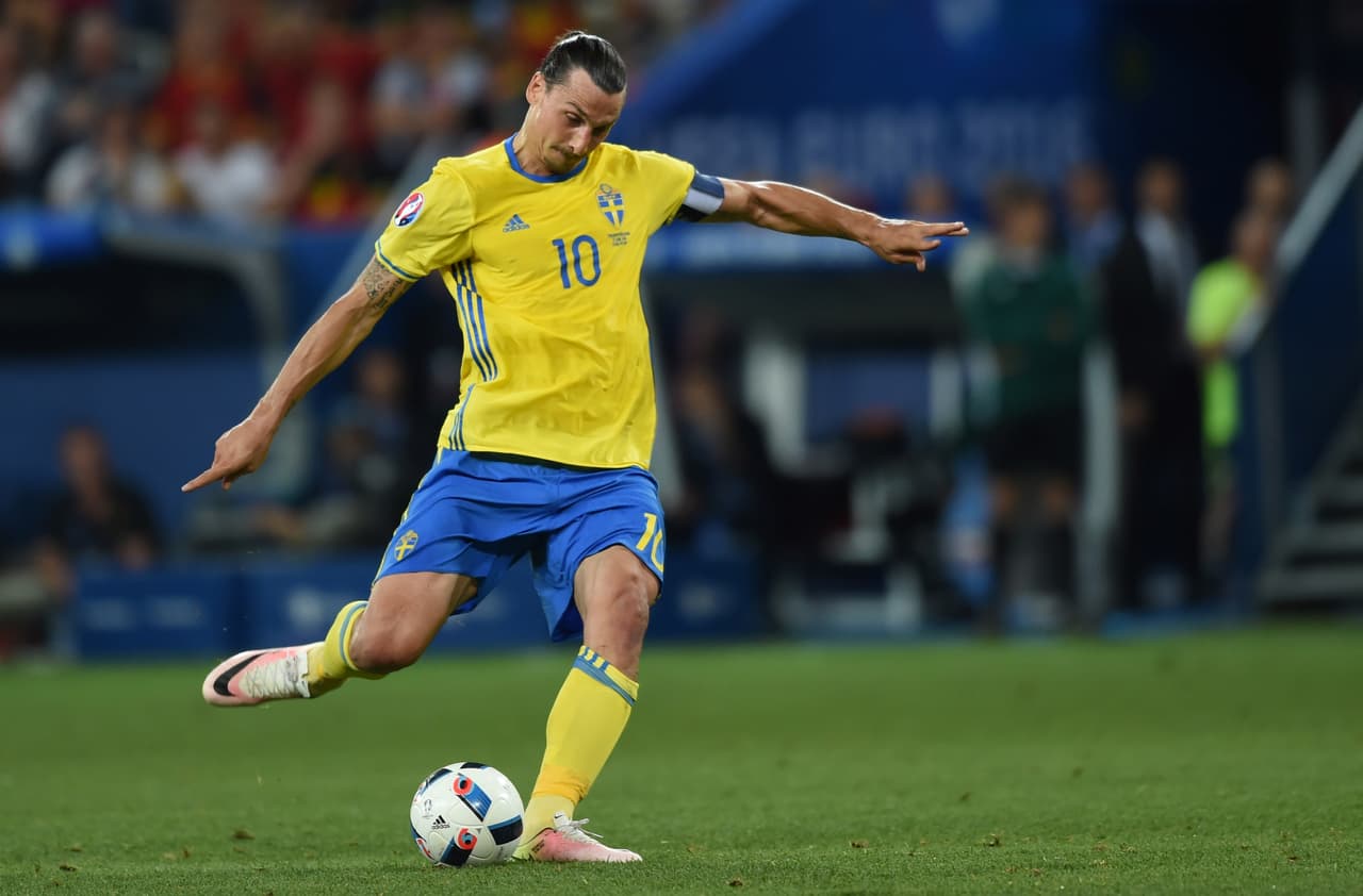 El delantero es aún el máximo goleador en la historia de Suecia con 62 tantos, a pesar de que anunció su retiro del equipo al finalizar la pasada Eurocopa en Francia.
<br>