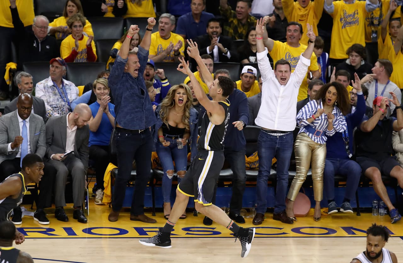 Klay Thompson conecta un triple y los Warriors ganan el Juego 2 ante Spurs.