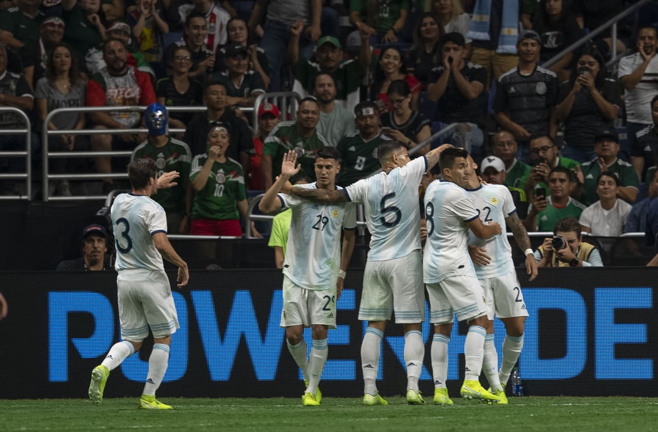 Al ’16 error de la defensa mexicana y Lautaro Martínez abre el marcador para Argentina.