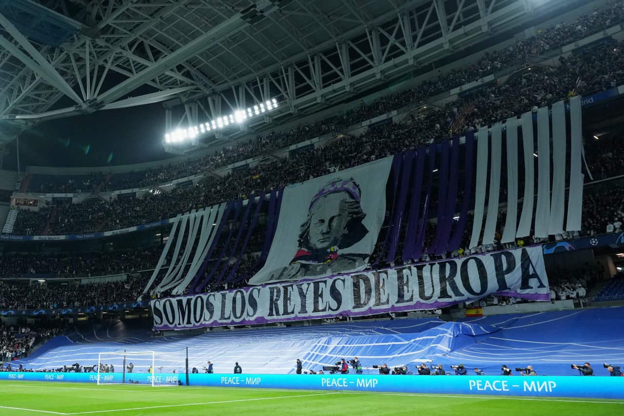 Épica remontada del Real Madrid para avanzar a los Cuartos de Final de la Champions League con hat-trick de Benzema sobre el PSG de Mbappé, Messi y Neymar que quedan eliminados de Europa.