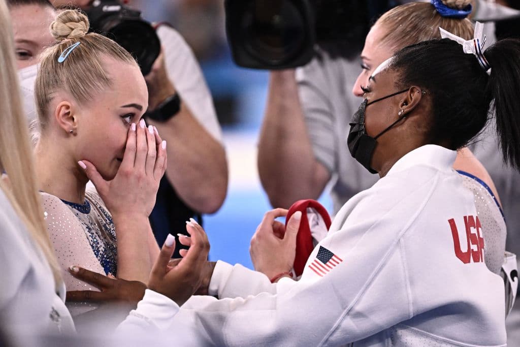 Tras retiro de Biles, Rusia gana su primer oro por equipos en gimnasia