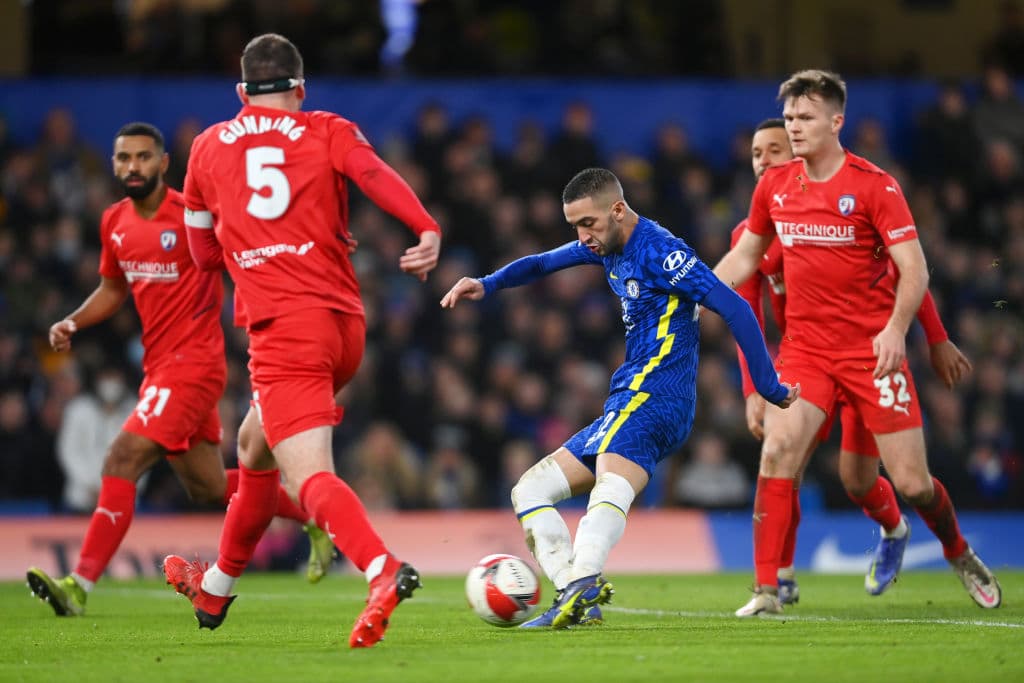 Chelsea golea fácilmente 5-1 al Chestefield, Everton consigue su pase en lso tiempos extras tras vencer 2-3 al Hull City, Leicester pasa por encima 4-1 sobre el Watford y el Newcastle da la sorpresa al caer eliminado 0-1 en su duelo frente al Cambridge United.