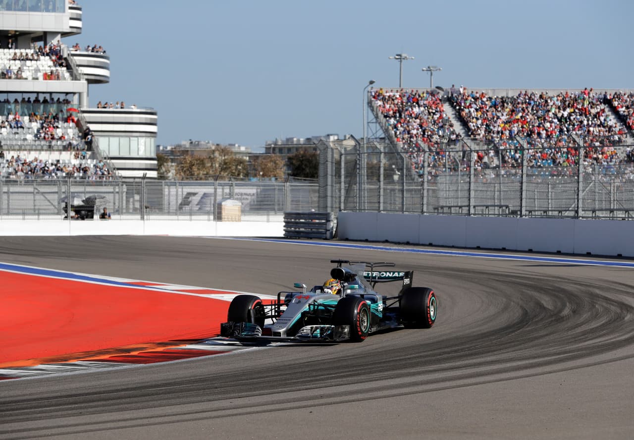 Por otro lado, Lewis Hamilton (Mercedes) no tuvo cambios con respecto a su largada y finalizó en el cuarto lugar. Cedió terreno en la lucha por el campeonato en un fin de semana que no fue el mejor para él.