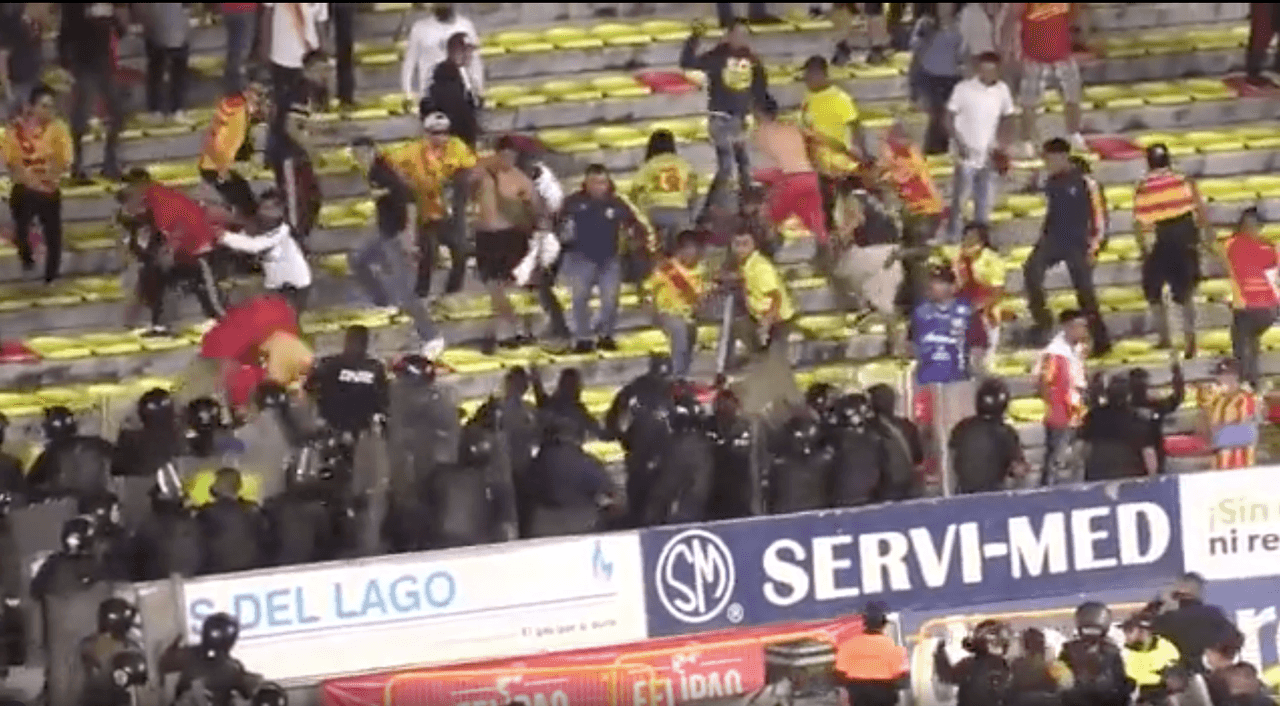 Afición de Atlético Morelia provoca violencia en Liga BBVA Expansión MX