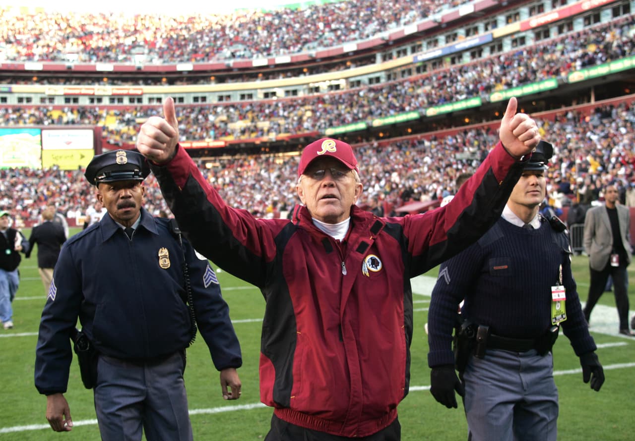 Joe Gibbs (2004-2007) (30 victorias, 34 derrotas).