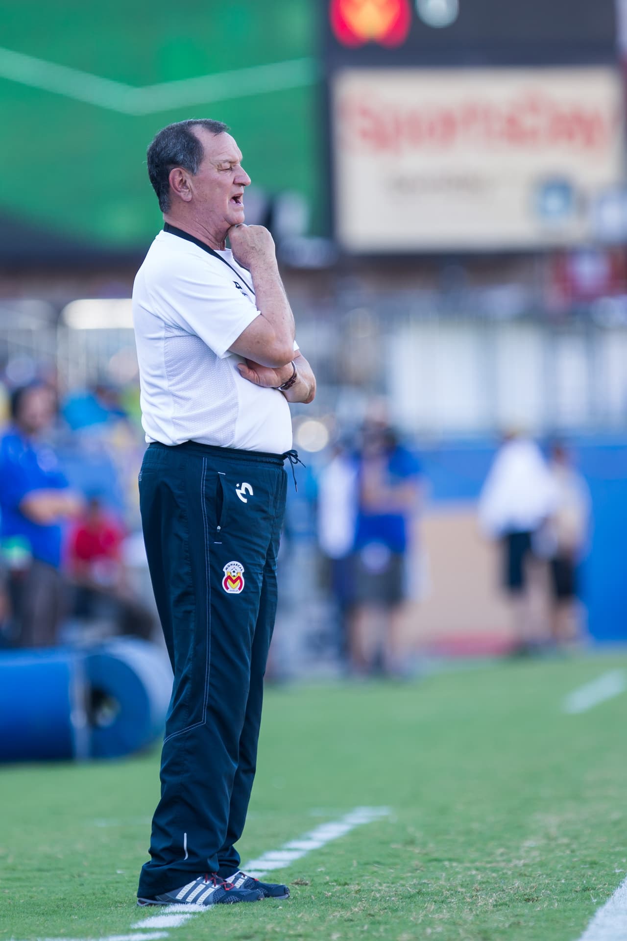 Meza no pudo corregir los errores de Monarcas.