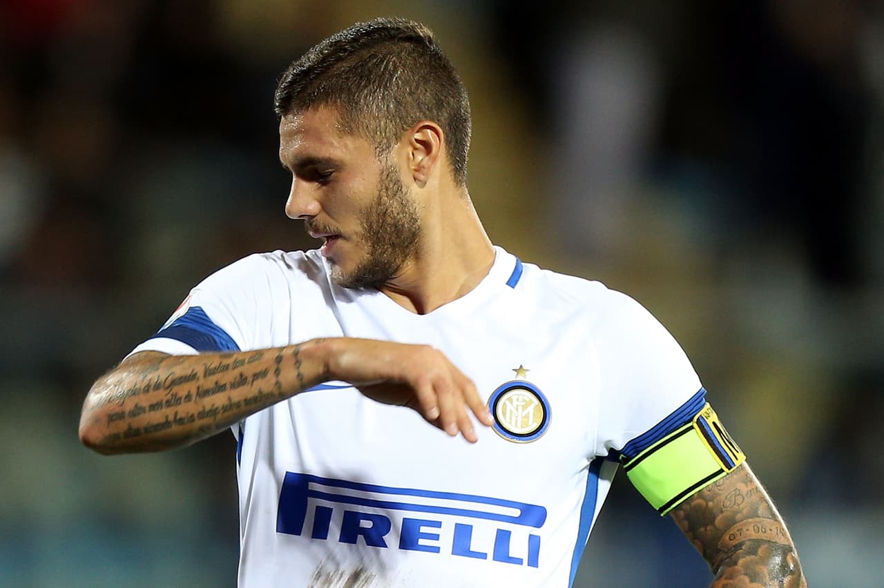 Mauro Icardi (foto) y Maxi Lopez eran muy amigos, pero el primero conquistó a la pareja del segundo y la amistad se acabó para convertirse en una marcada enemistad. Un escándalo amoroso llevado al fútbol.