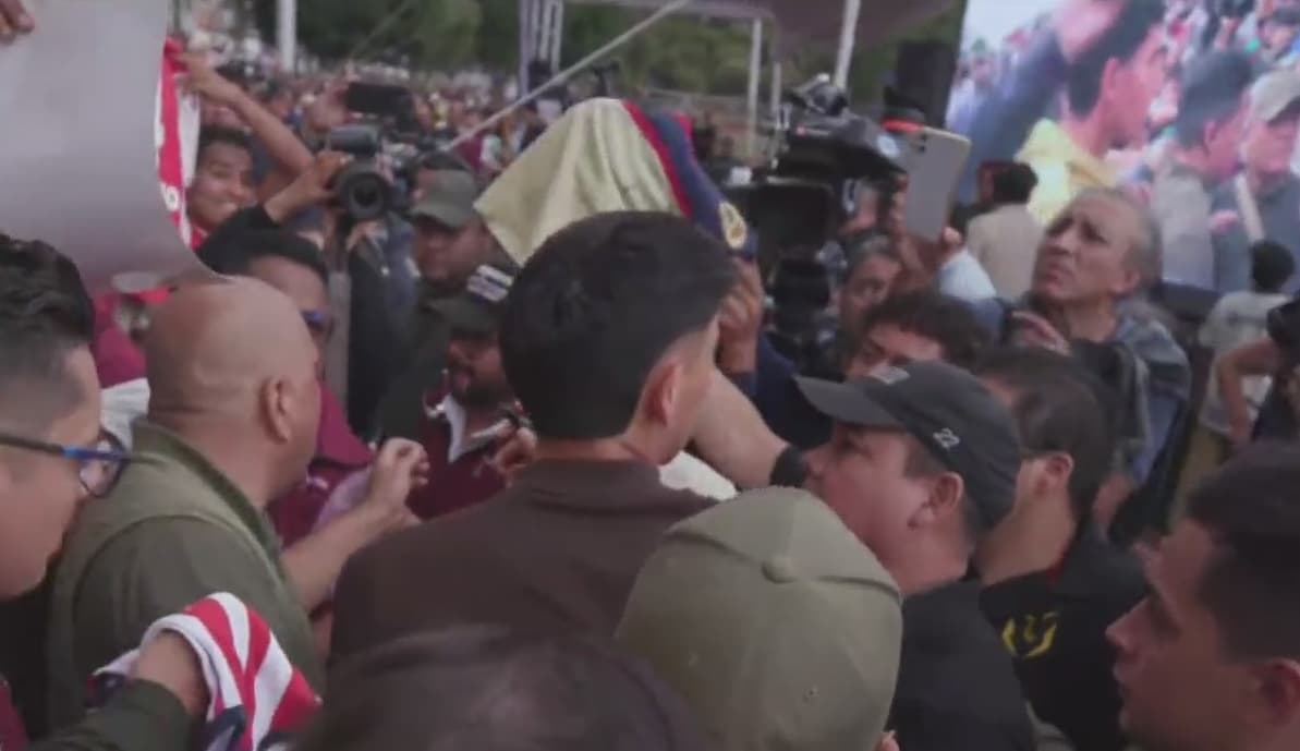 Edson Álvarez regresa a Tlalnepantla para reinaugurar un deportivo y desata la locura