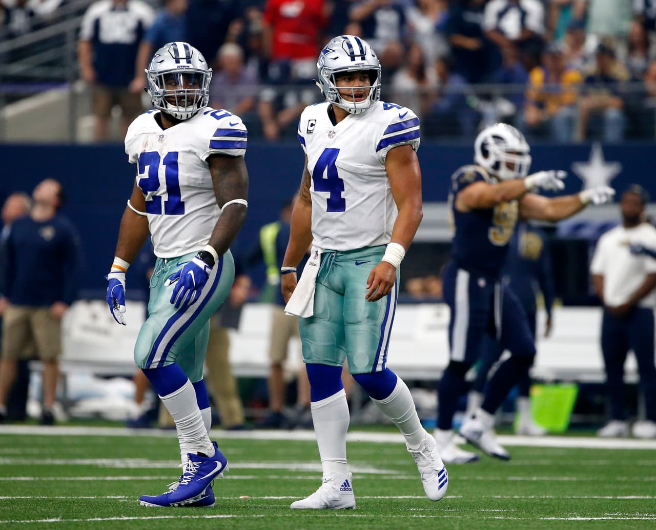 Dallas caminaba tranquilo al principio del juego pero no supo manejar la ventaja que logró, ni el encuentro, y acabó sorprendido por Los Angeles con una dolorosa derrota 35-30 en el AT&T Stadium.