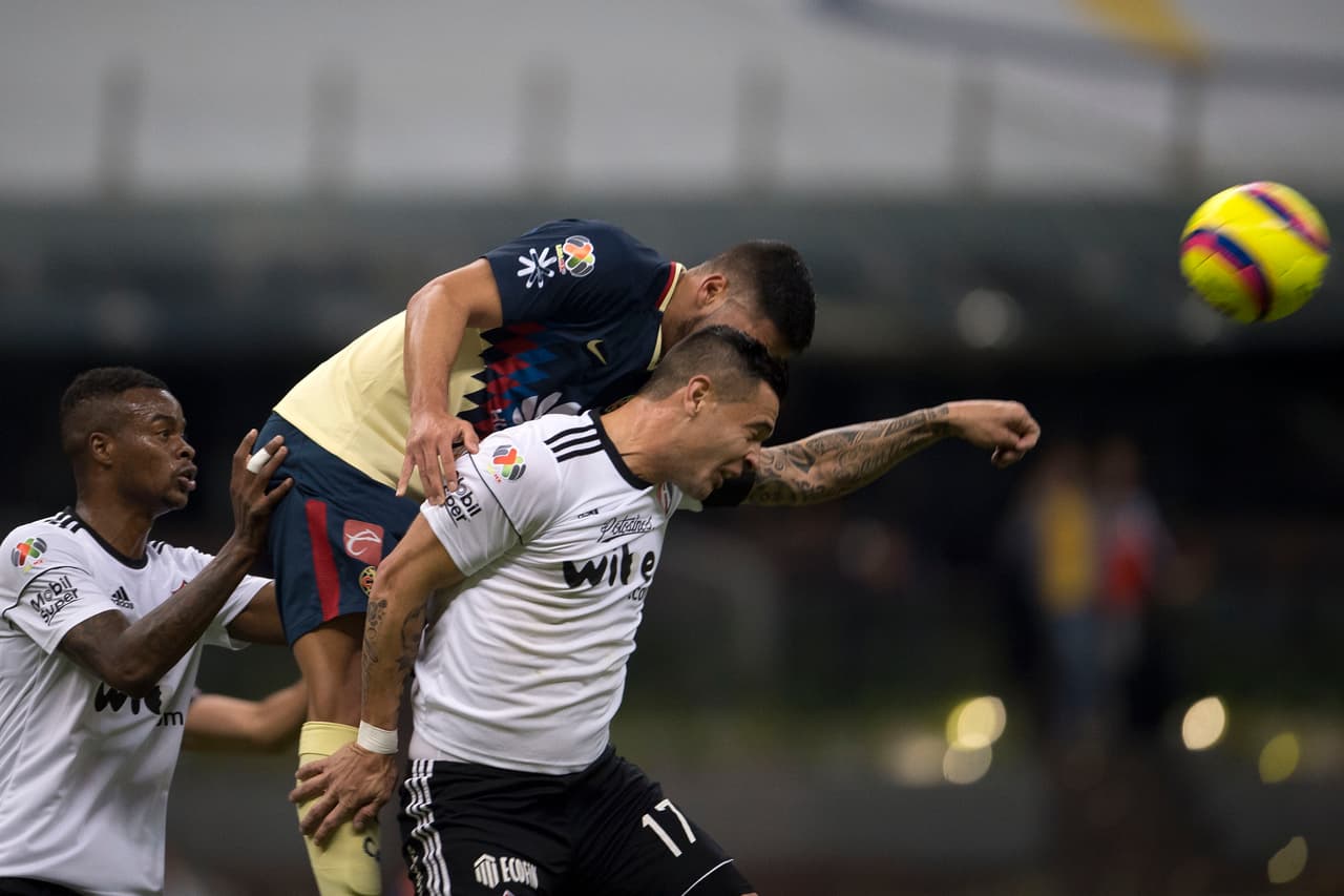 Buscando un hombre fuerte para ser referente de área adelante, Caixinha solicitó a Milton Caraglio desde el Atlas.