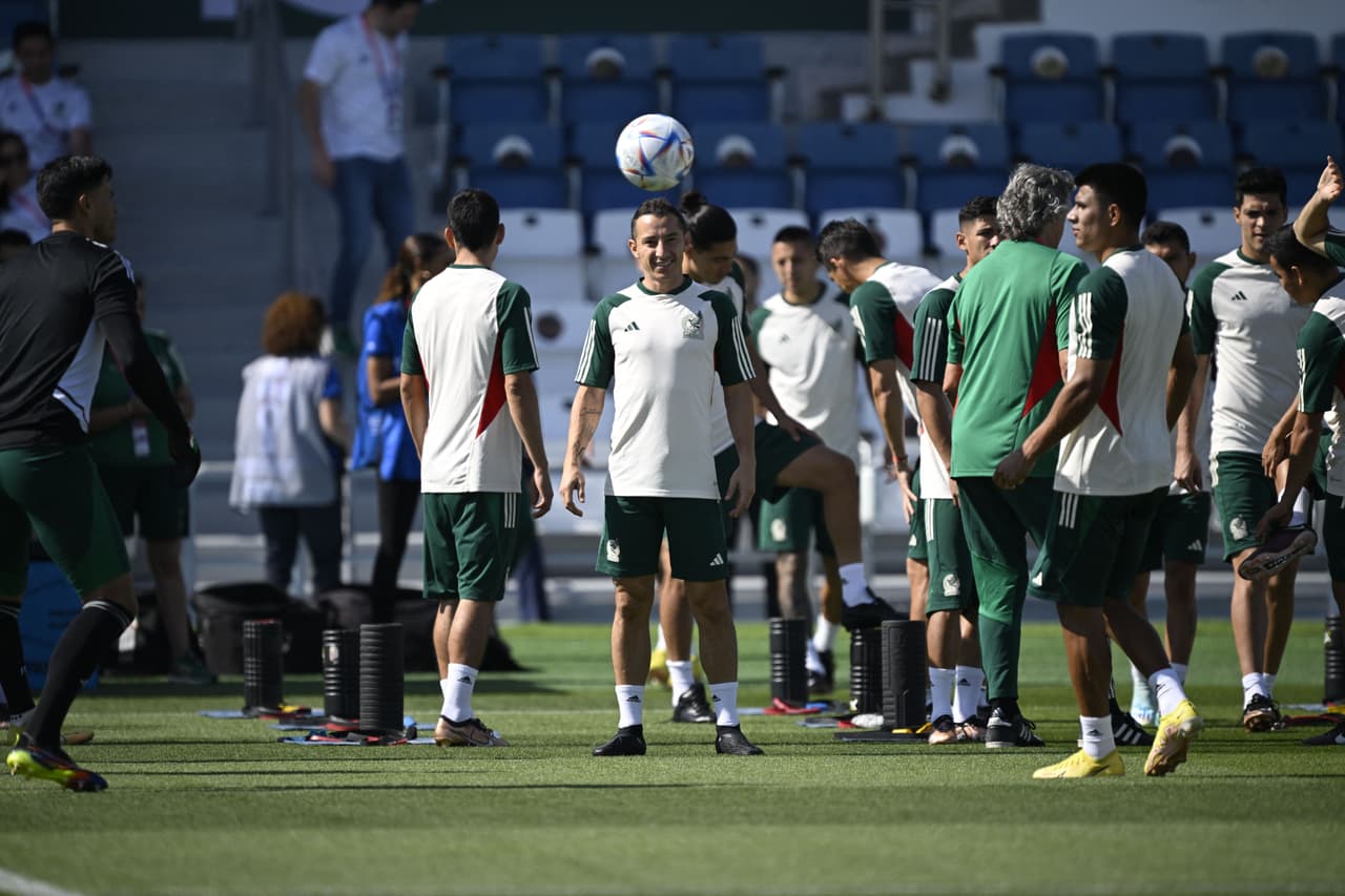 Guardado entrena motivado en el que puede ser su último entrenamiento con el Tri