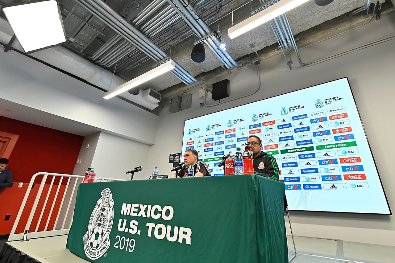 El entrenador de la Selección de México, el argentino Gerardo 'Tata' Martino, conversó esta tarde en Atlanta con la prensa de cara a su partido de preparación contra Venezuela y dando detalles de cómo su lista final para la edición 2019 de la Copa Oro está quedando diseñada. Así reaccionó el técnico del Tri.