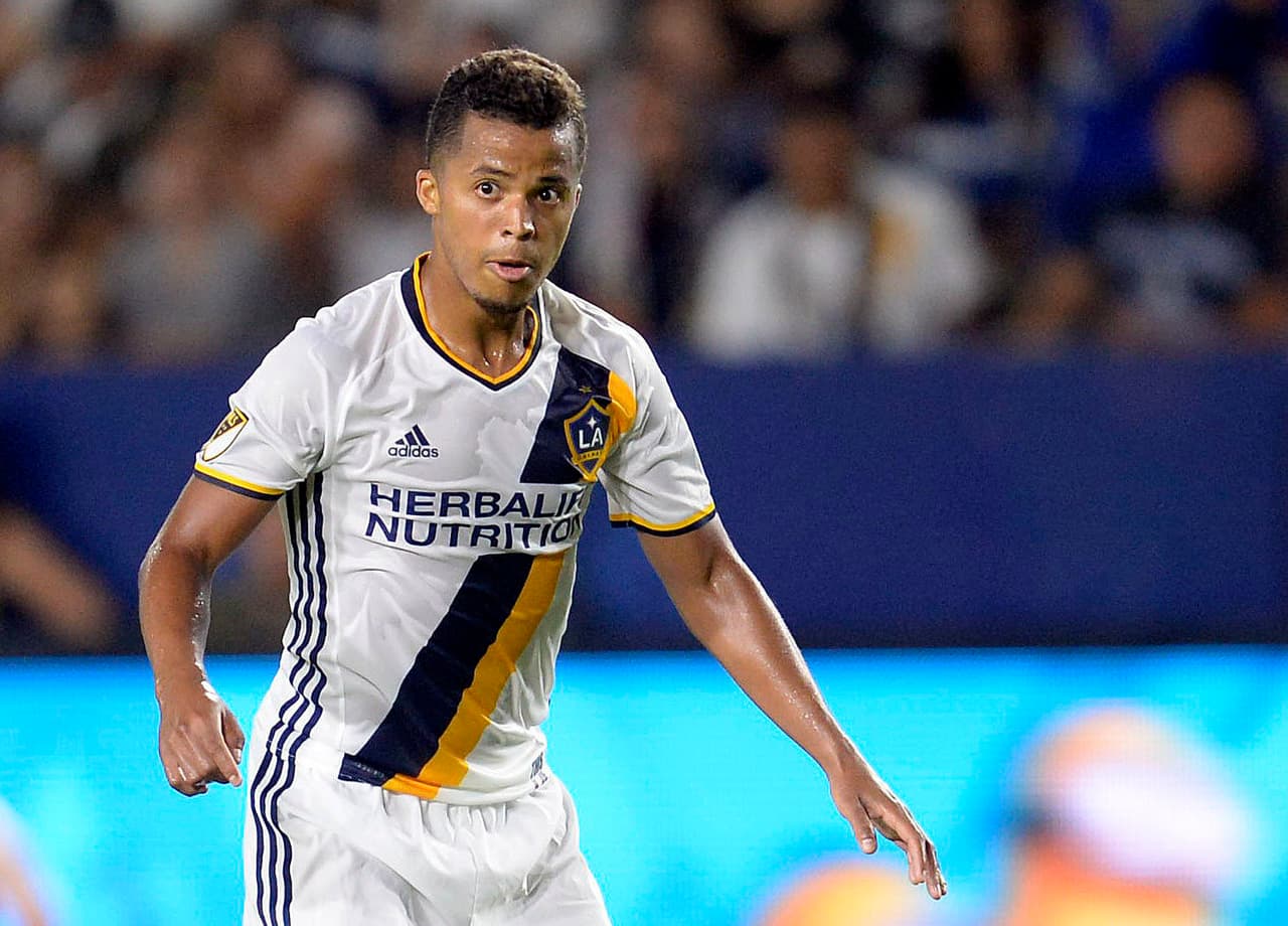 Gio dos Santos, angustiado por el bajo rendimiento del Galaxy.