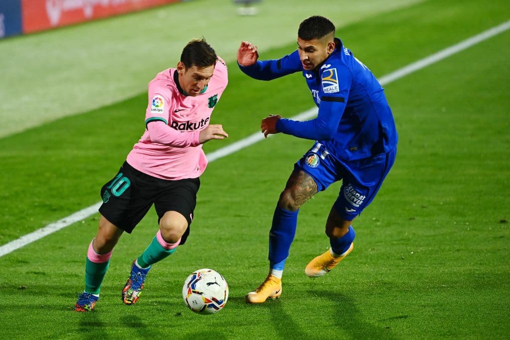 Los culés cayeron por la mínima diferencia en su cuarto compromiso de la competición española. Jaime Mata (56’) anotó el gol por la vía penal. Barcelona enfrentará al Real Madrid en su siguiente compromiso de La Liga; Getafe recibirá al Granada.