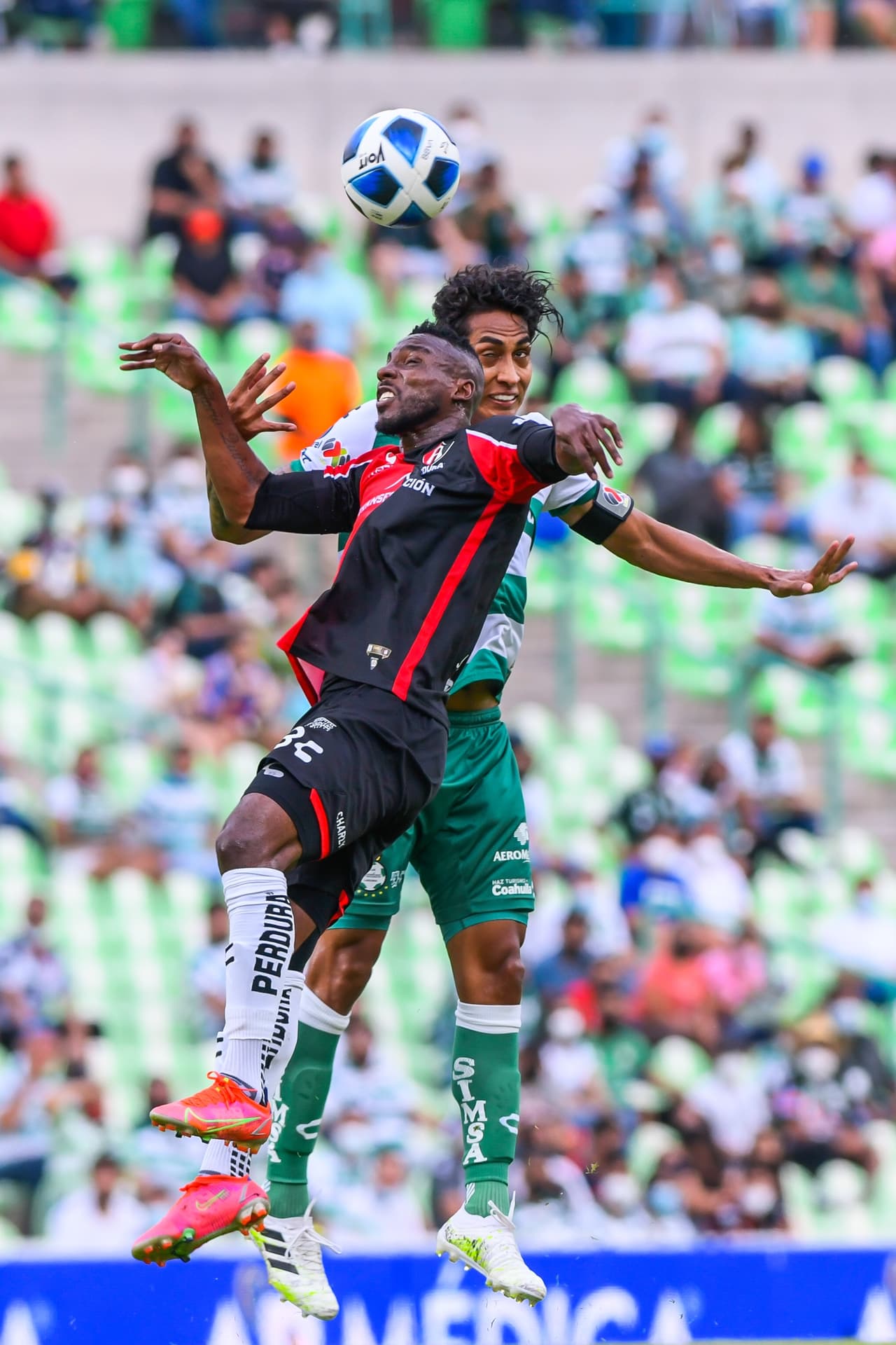 Julián Quiñones adelantó al conjunto visitante al minuto 25, pero Santos no se quedó de brazos cruzados y al minuto 69 Félix Torres se encargó de firmar el empate 1-1.