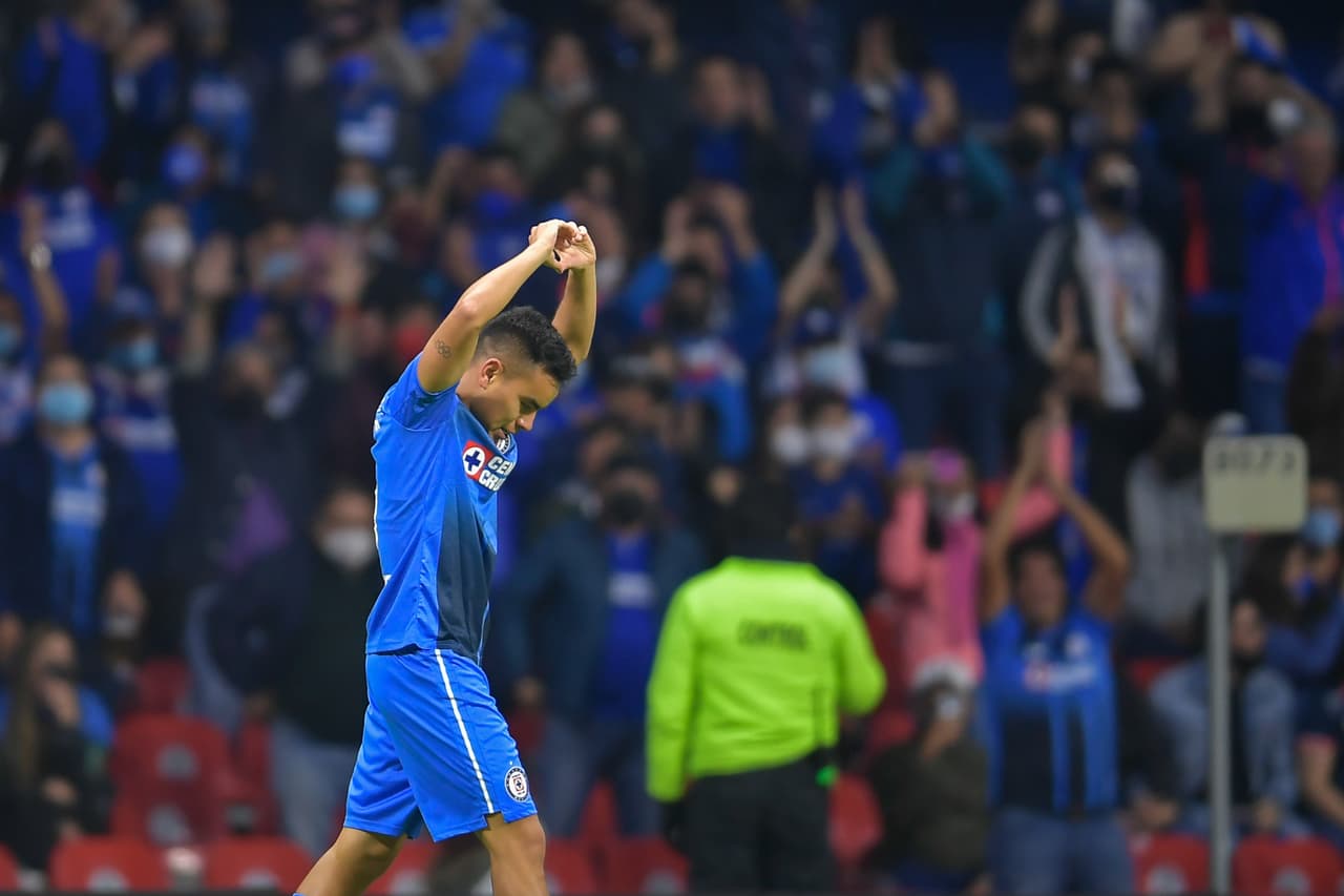 En apenas 4 minutos, 'Charly' Rodríguez abría el marcador y marcaba por segunda ocasión con Cruz Azul en el torneo.
