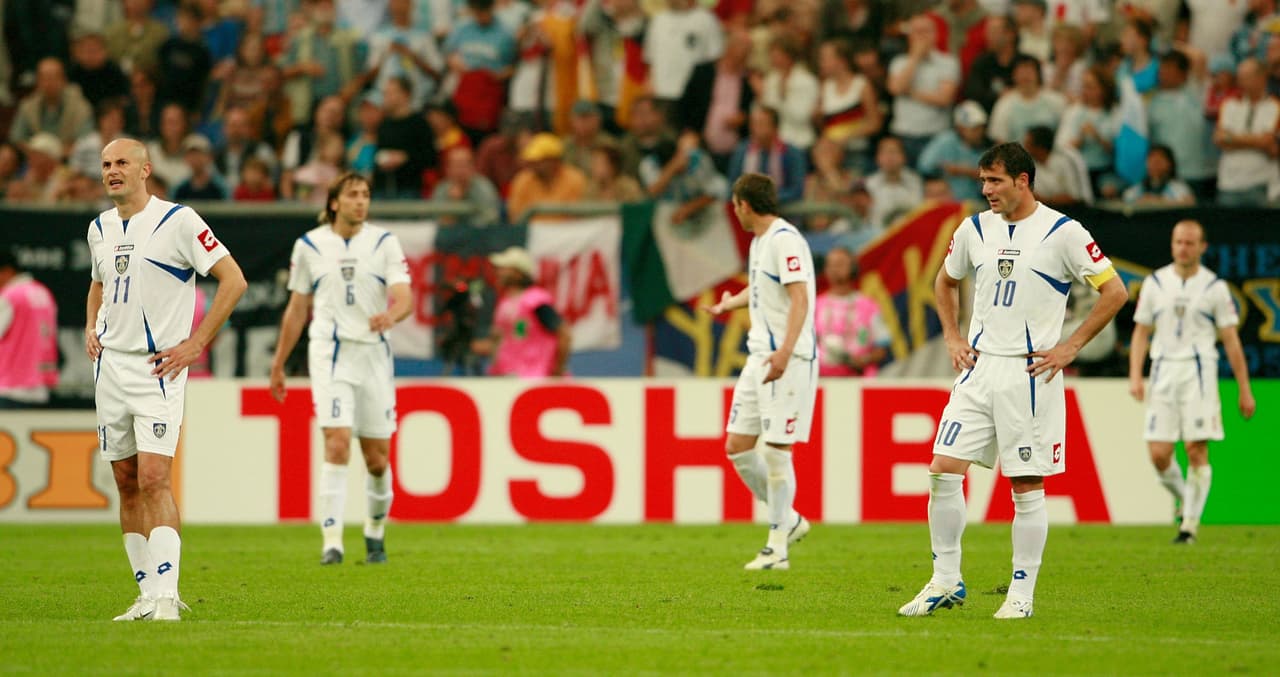 El
<b> primer y último mundial</b> de Serbia y Montenegro fue un fracaso al acabar en el último lugar del grupo de la muerte.