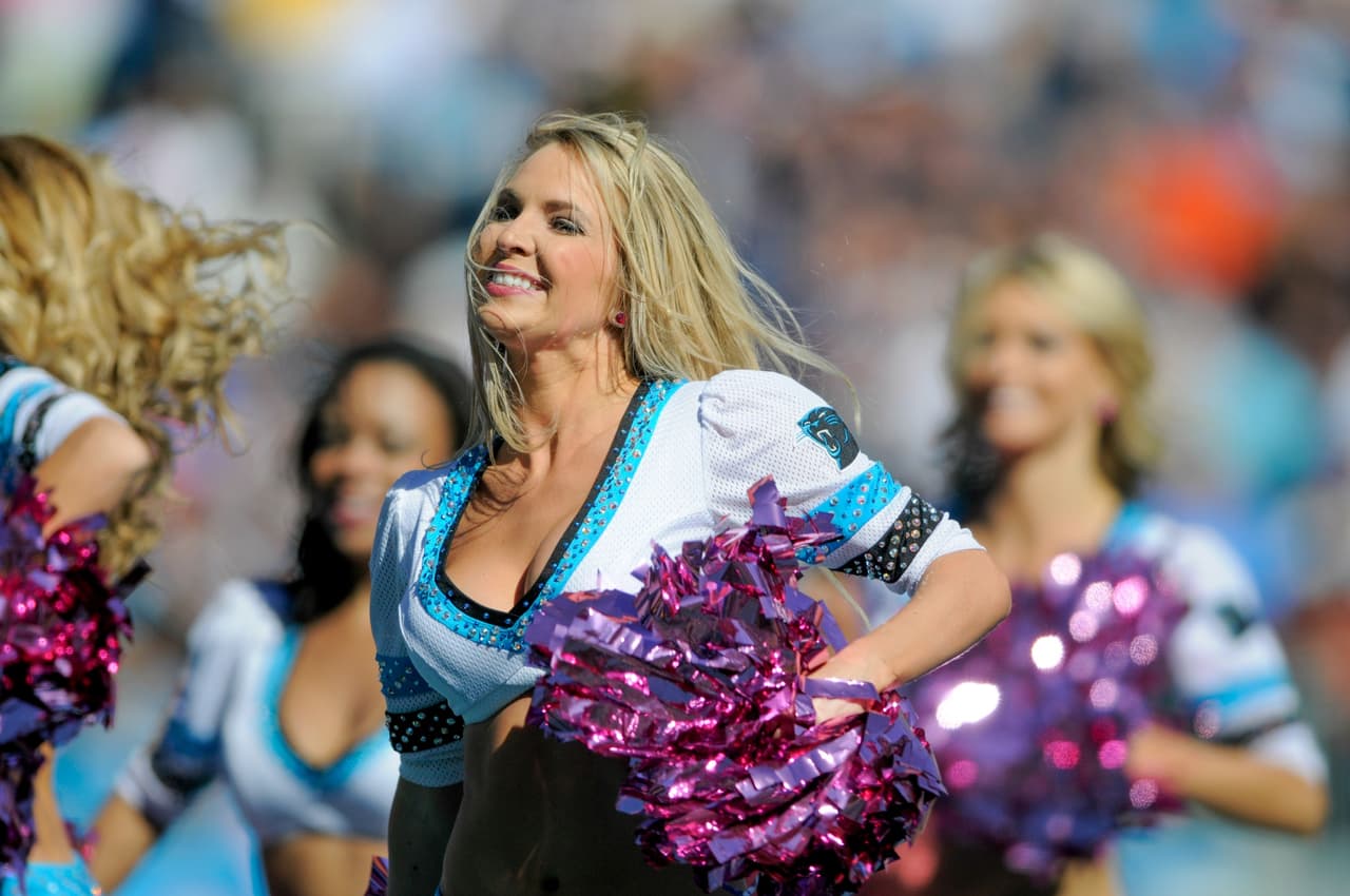 Ella es Madelyn, sexy Top Cat que se irá al Pro Bowl en Hawaii. Checa lo mejor de ella en la temporada.