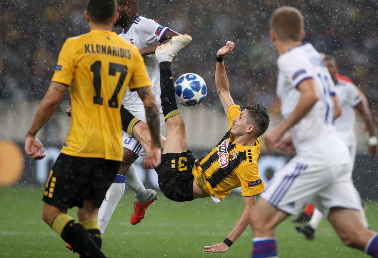 Luego de ganar por 2-1 en Budapest, el AEK Atenas necesitaba proteger esa ventaja que complicaba las cosas a su rival húngaro el Videoton FC. Este martes se jugó la vuelta en la capital de Grecia.