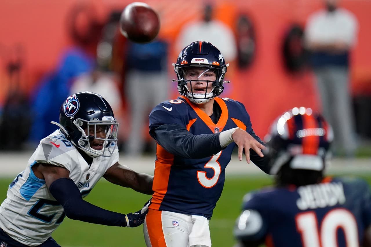 Derick Henry brilla en el juego al romper las 100 yardas, y los Titans consiguen la victoria 16-14 sobre los Denver Broncos.