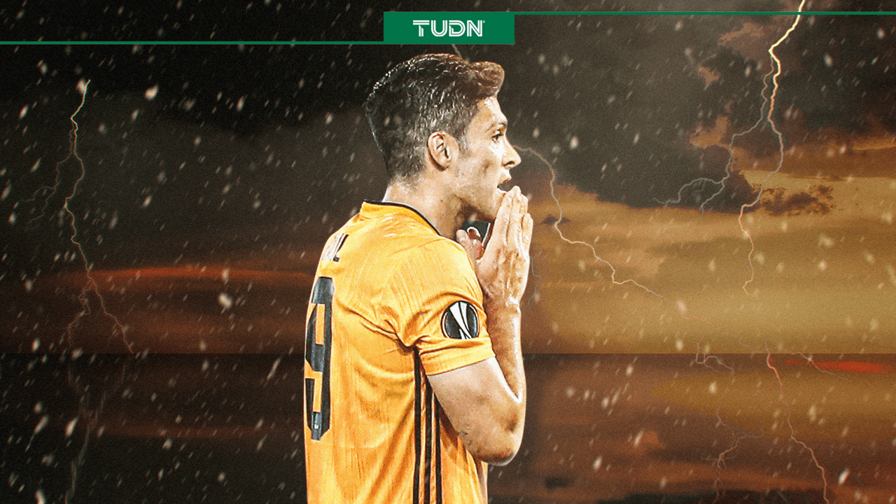 Raúl Jiménez falla un penal por cuarta vez en su carrera