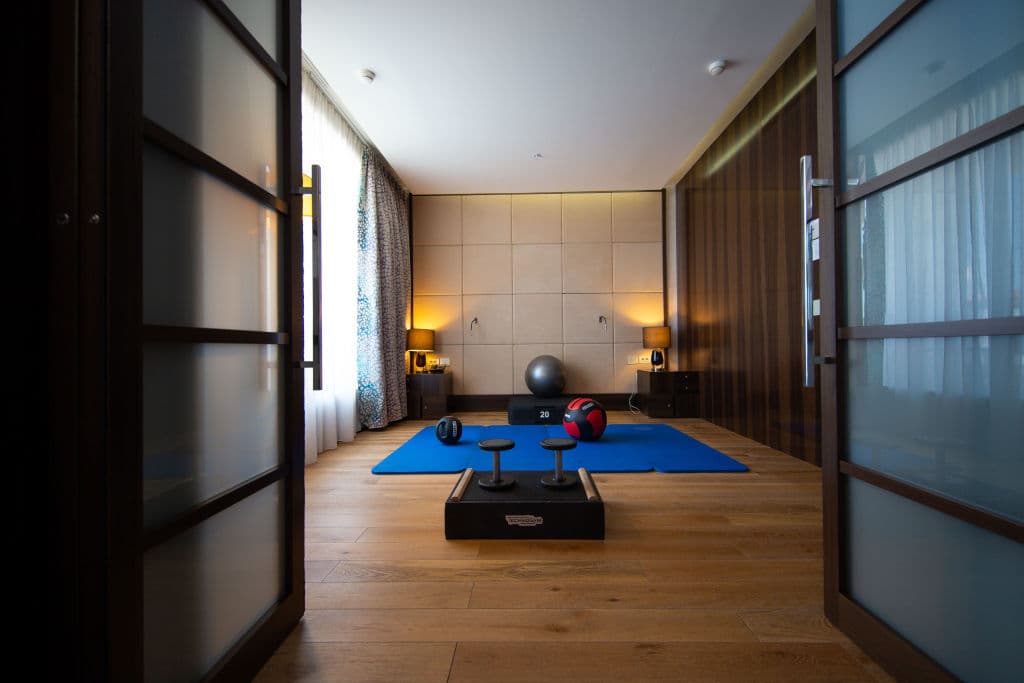 Así es la guarida que Brasil tendrá en Rusia 2018. Balcones con vista al mar, una cancha, áreas de esparcimiento y relajación, y habitaciones de lujo a disposición de los artistas del balón.