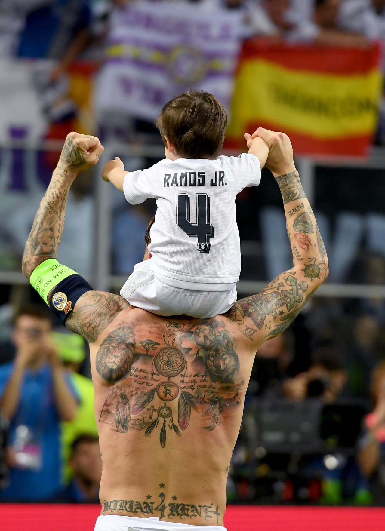 Sergio Ramos tiene más de 19 tatuajes que reviven cada momento de su vida como su devoción por la Virgen, el minuto 90 del gol que anotó en la Champions League del 2014, el número con el que debutó en la Selección de España y la imagen de sus dos hermanos, entre otros.