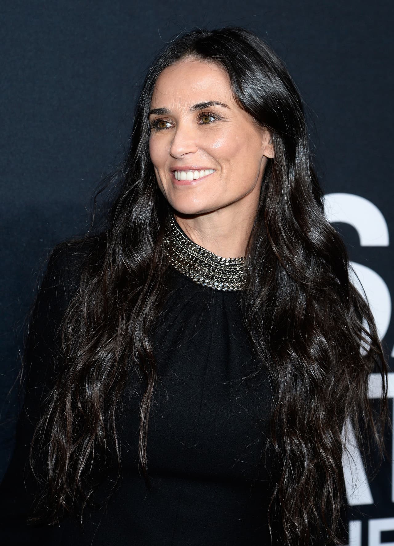 El exYankee también tuvo una relación muy estrecha con Demi Moore en 2012. Ya que el exbeisbolista estaba en una relación con Torrie Wilson, siempre advirtieron que ellos solamente eran amigos. Parece que Alex siempre fue muy selectivo con la belleza de sus amistades más cercanas.