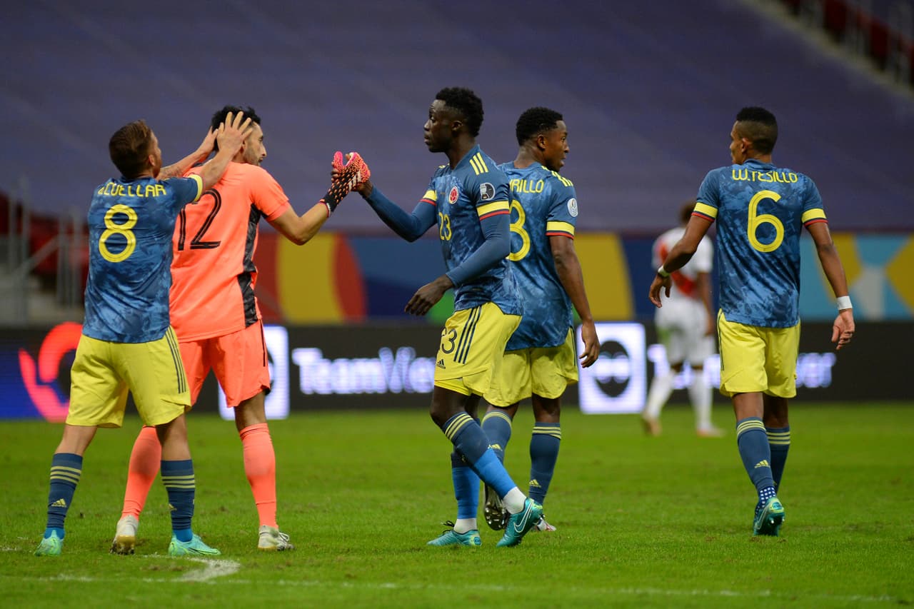 El segundo gol de Colombia nació de un pase larguísimo de su arquero, que se avivó tras una jugada de Perú.