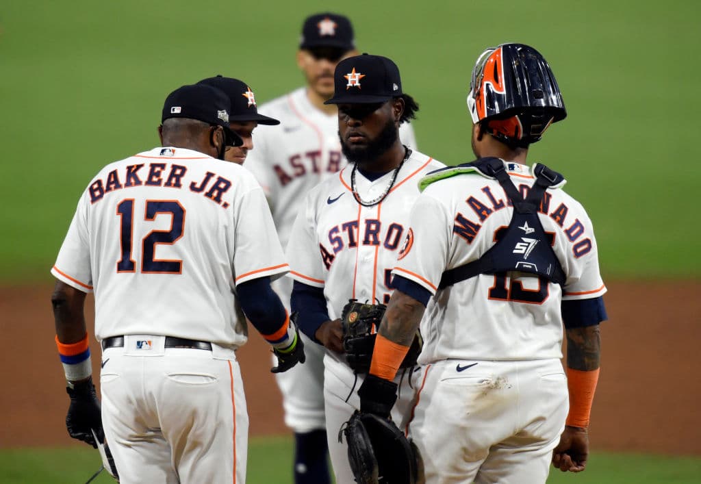 Los de Los Angeles tundieron 15-3 a los de Atlanta y ganan su primer juego de la serie; Houston derrotó a los Rays 4-3 y dejan la serie 3-1.