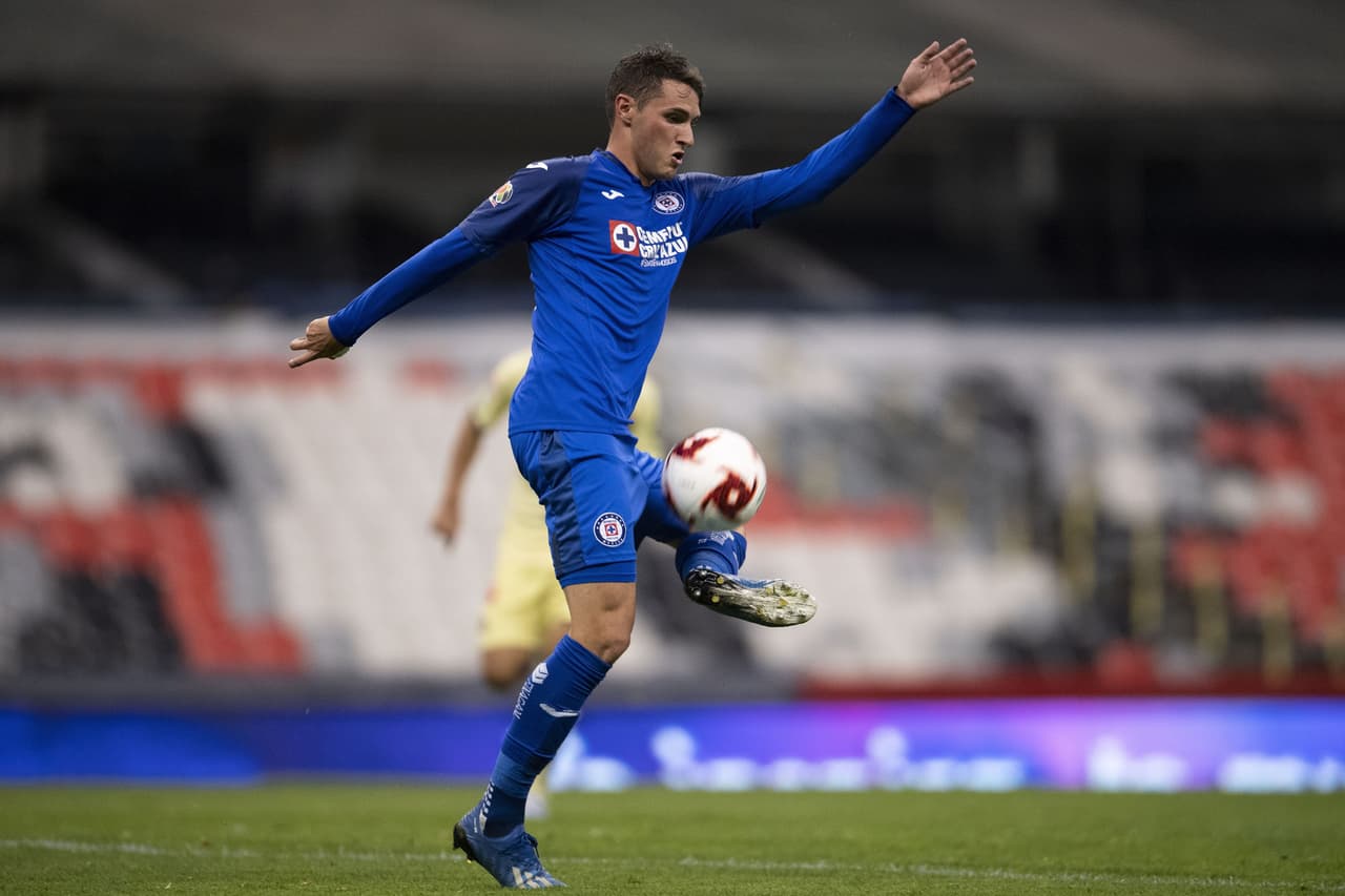 Santiago Giménez no está apto para cargar a Cruz Azul; buscan tres refuerzos